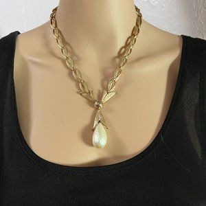 Vintage Gold Tone and Pearl Necklace 17" Mid Century